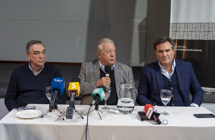 Guillermo Rodríguez, Carlos Moreira y Mario Colman, durante la conferencia de prensa (archivo, julio de 2024). · Foto: Ignacio Dotti