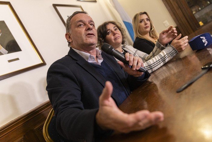 Álvaro Delgado, Macarena Rubio y Valeria Ripoll, en la casa del Partido Nacional. · Foto: Ernesto Ryan