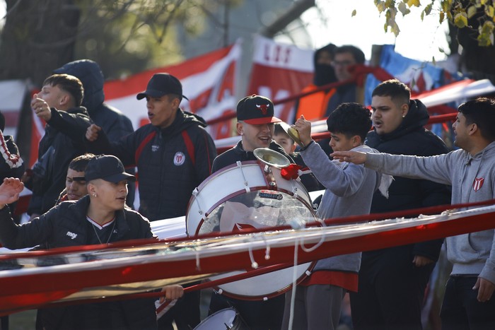 Hinchas de River Plate, durante un partido en el estadio Parque Omar Saroldi (archivo, julio de 2024). · Foto: Ernesto Ryan