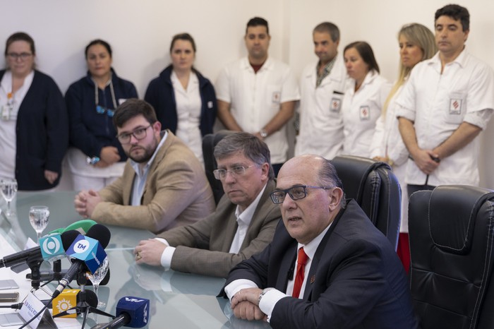 Aparicio Camy, Juan José Areosa y Raúl Rodríguez, durante la conferencia de prensa. · Foto: Ernesto Ryan