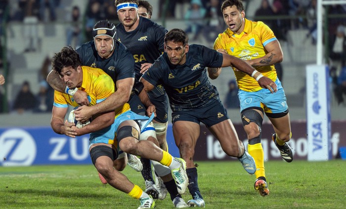 Partido de rugby entre Los Teros y Los Pumas, el sábado, en el estadio Domingo Burgueño. · Foto: Mara Quintero