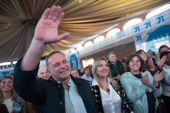 Álvaro Delgado y Valeria Ripoll, durante el Congreso Nacional del Herrerismo, el sábado 27 de julio, en el Centro Gallego de Montevideo. · Foto: Gianni Schiaffarino