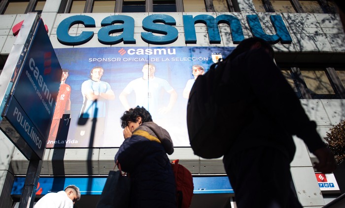 Foto principal del artículo 'Casmu: el Poder Ejecutivo amplió las potestades de los interventores y pidió un informe favorable para que la empresa acceda al fondo de garantía' · Foto: Gianni Schiaffarino