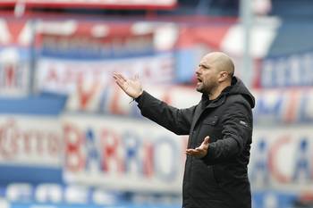 Jadson Viera, director técnico de Boston River, durante un partido ante Nacional en el Gran Parque Central (archivo, 2024). · Foto: Ernesto Ryan
