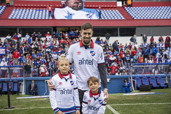 Sebastián Coates durante su presentación en el Gran Parque Central, el 31 de julio. · Foto: Rodrigo Viera Amaral