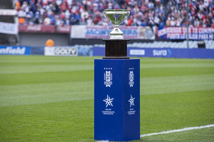 Final del Torneo Intermedio, entre Peñarol y Nacional, en el estadio Centenario (archivo, agosto de 2024). · Foto: Rodrigo Viera Amaral