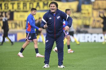 Marcelo Tulbovitz trabajando en Nacional (archivo, agosto de 2024). · Foto: Alessandro Maradei