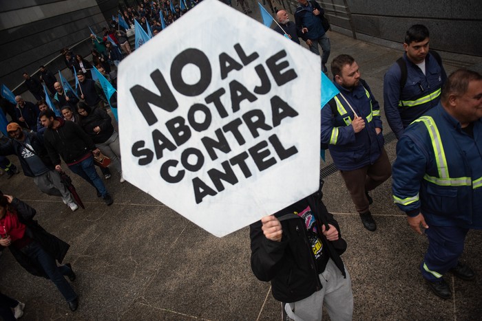 Manifestación de Sutel, el 6 de agosto, en Montevideo. · Foto: Gianni Schiaffarino