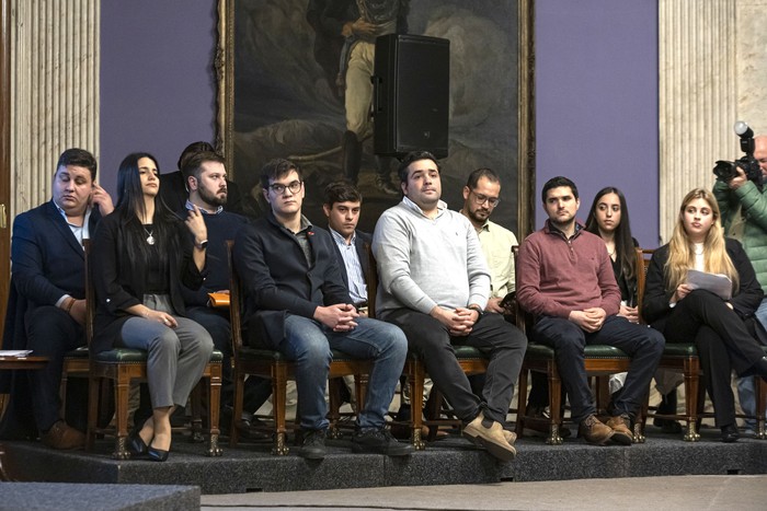 Jóvenes de distintos partidos políticos, el 7 de agosto, en el evento "Dialogar Acerca: Hacia una democracia más deliberativa e inclusiva", en el Palacio Legislativo. · Foto: Rodrigo Viera Amaral