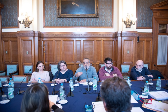 Autoridades del SMU, el 8 de agosto, en la Comisión de Salud del Senado. · Foto: Gianni Schiaffarino