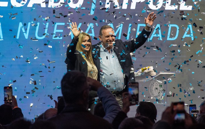 Valeria Ripoll y Álvaro Delgado, durante la convención del Partido Nacional, el sábado 10 de agosto, en el Club Atenas. · Foto: Martín Varela Umpiérrez