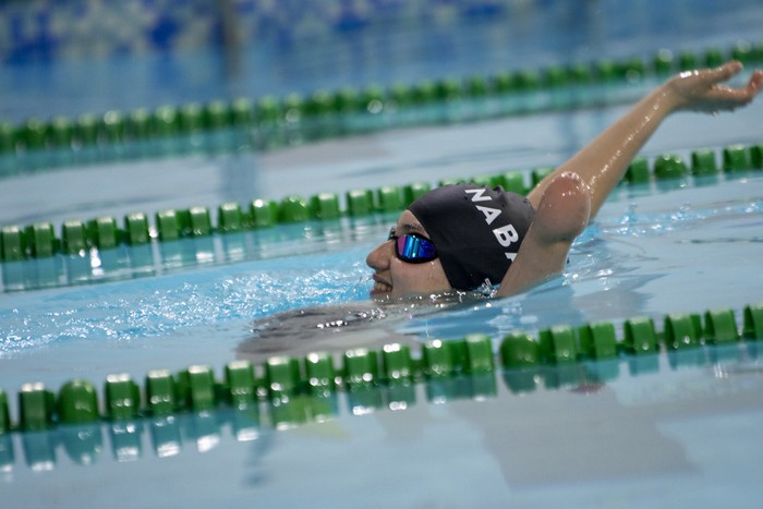 Hanna Arias en la piscina del club Plaza de Colonia (archivo, agosto de 2024). · Foto: Ignacio Dotti