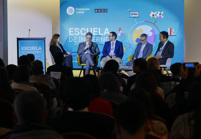 María Florencia Ripani, Ernesto Fernández Polcuch, Leandro Folgar, Francisco Benavídes y Stephan Vincent- Lacrin. · Foto: Ernesto Ryan