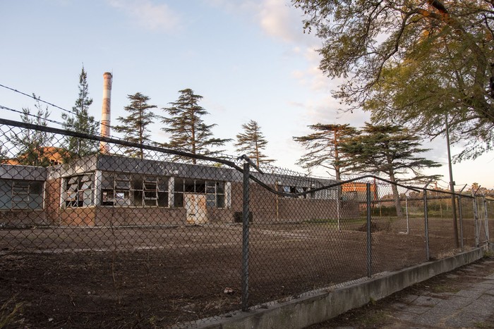 Edificio de Sudamtex donde se instalará la sede de la Universidad de la República en Colonia del Sacramento. · Foto: Ignacio Dotti