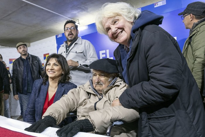 Blanca Rodríguez, José Mujica y Lucía Topolansky, el 27 de agosto, en la Huella de Seregni. · Foto: Rodrigo Viera Amaral