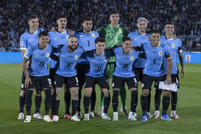 La Selección Uruguaya previo al partido ante Paraguay, el 6 de setiembre, en el estadio Centenario. · Foto: Rodrigo Viera Amaral