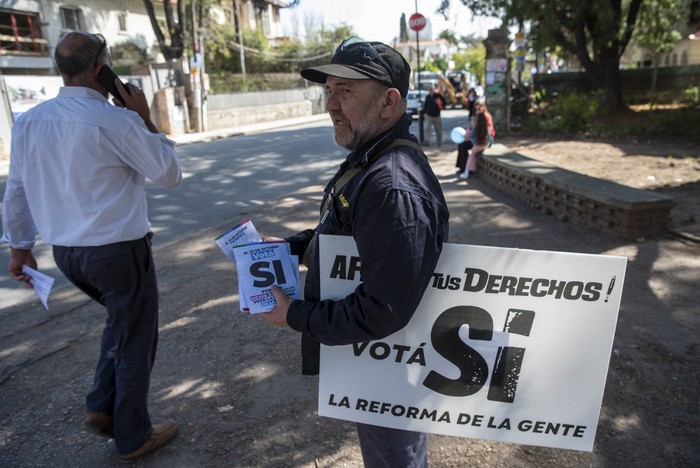 Militante sindical en la Expo Prado (archivo, setiembre de 2024). · Foto: Martín Varela Umpiérrez