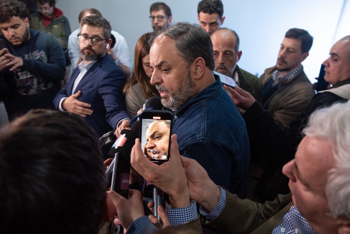 Charles Carrera, el 25 de setiembre, durante la rueda de prensa en la Huella de Seregni. · Foto: Gianni Schiaffarino