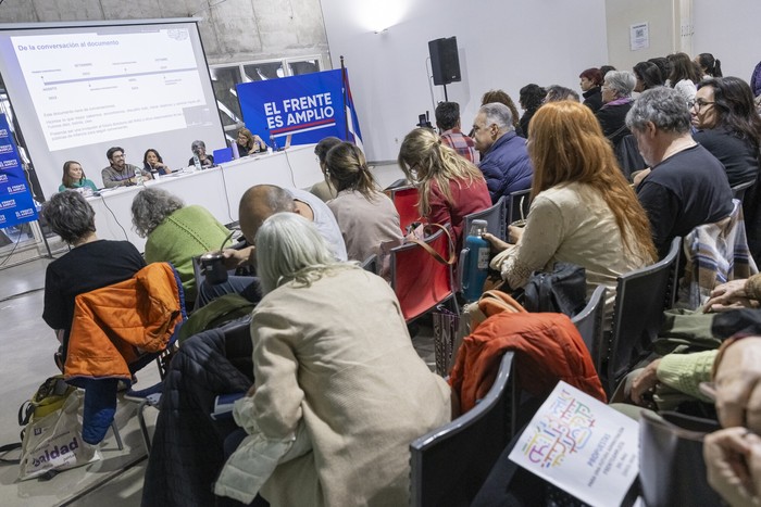 Propuestas para una futura administración frenteamplista del INAU, el 1º de octubre, en La Huella de Seregni, en Montevideo. · Foto: Rodrigo Viera Amaral