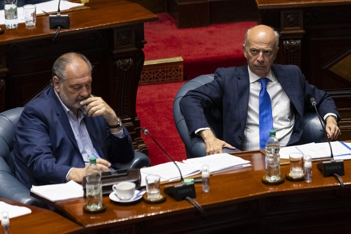 Jorge Gandini y Javier García, el 2 de octubre, durante la Sesión del Senado. · Foto: Rodrigo Viera Amaral