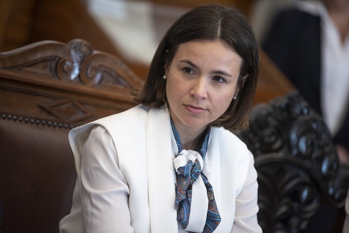 Mercedes Aramendía durante la firma del convenio entre la Corte Electoral y el Tribunal de Cuentas, con presencia de la Ursec. · Foto: Gianni Schiaffarino