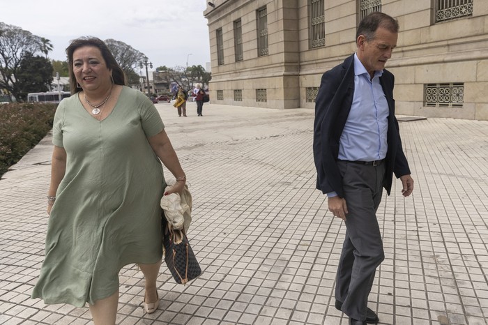 Irene Moreira y Guido Manini Ríos, en el Palacio Legislativo, tras la entrega de firmas para el plebiscito Por una Deuda Justa. (archivo, octubre de 2024) · Foto: Rodrigo Viera Amaral