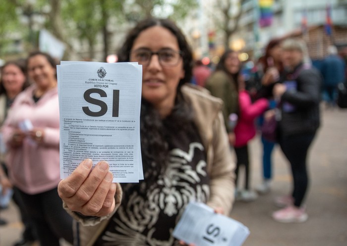 Foto principal del artículo 'Lacalle Pou otorgó cadena nacional por el Sí al plebiscito de la seguridad social: el mensaje se emitirá 14 días antes de la consulta popular' · Foto: Martín Varela Umpiérrez