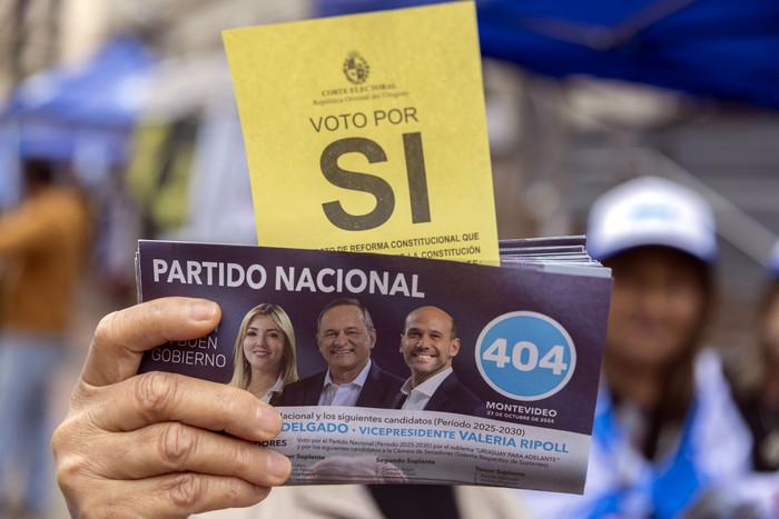 Foto principal del artículo '50% del electorado se inclina por apoyar el plebiscito de los allanamientos nocturnos, según Cifra' · Foto: Ernesto Ryan