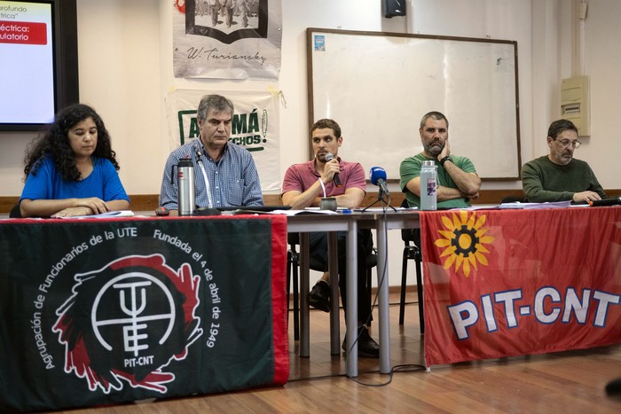 Fanny Sandobal, Jorge Molinari, Santiago Preliasco y Gonzalo Casagrande, el 16 de octubre, en el taller informativo de AUTE. · Foto: Mara Quintero