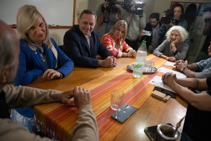 Beatriz Argimón, Álvaro Delgado, Valeria Ripoll y Elena Zaffaroni, el 17 de octubre, durante la reunión. · Foto: Mara Quintero