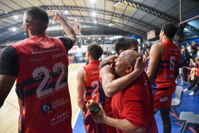 Jugadores de Goes luego de un triunfo (archivo, 2024). · Foto: Martín Varela Umpiérrez