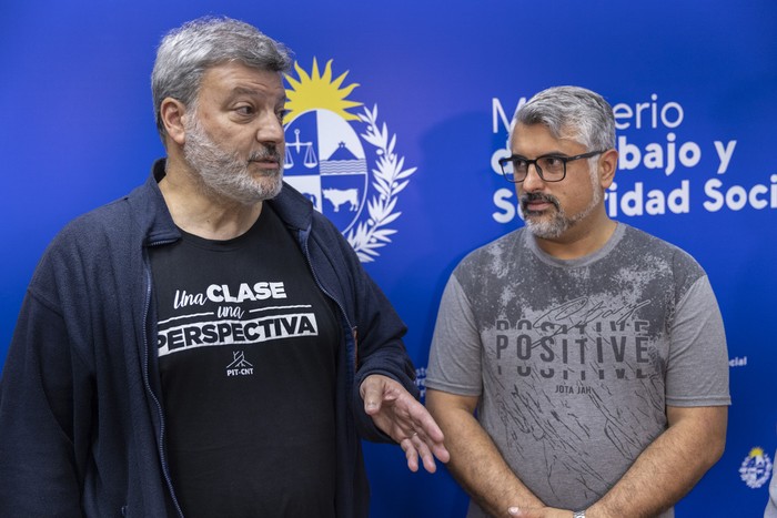 Miguel Marrero y Andrés Martínez, tras una audiencia en el Ministerio de Trabajo y Seguridad Social. (archivo, octubre de 2024) · Foto: Ernesto Ryan