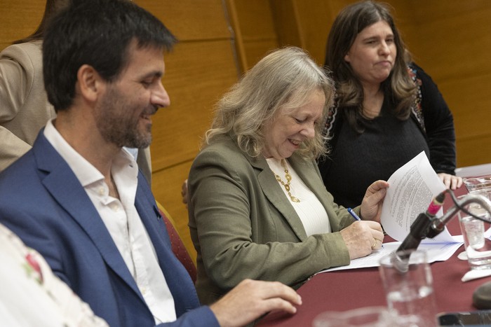 Alejandro Sciarra, Silvia Emaldi y Karen Sass, el 19 de octubre, durante la firma del convenio.