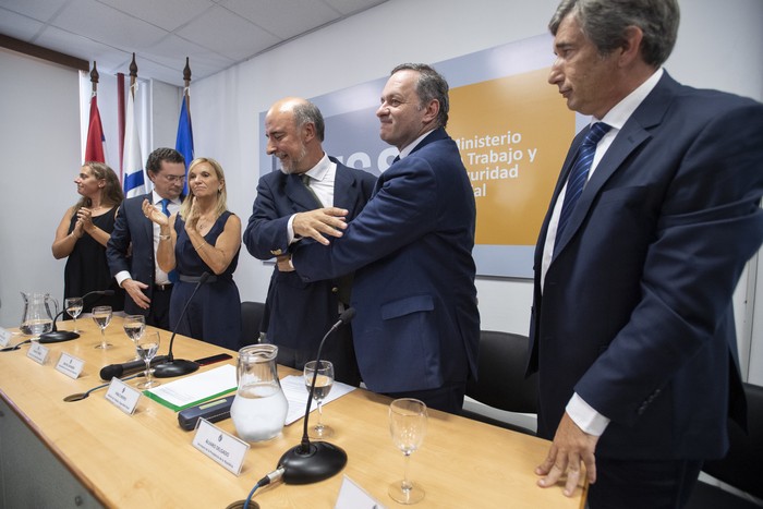 Asunción de la cartera del Ministerio de Trabajo y Seguridad Social: Pablo Mieres, Mario Arizti, como sub secretario, y Valentina Arlegui, como directora general. (archivo, marzo de 2020) · Foto: Sandro Pereyra