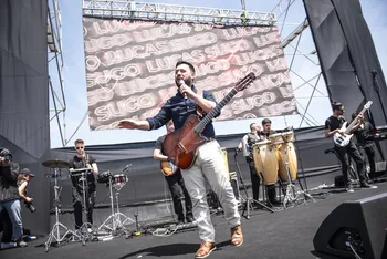 Lucas Sugo en el faro de Punta Carretas (archivo, 2024). · Foto: Diego Vila