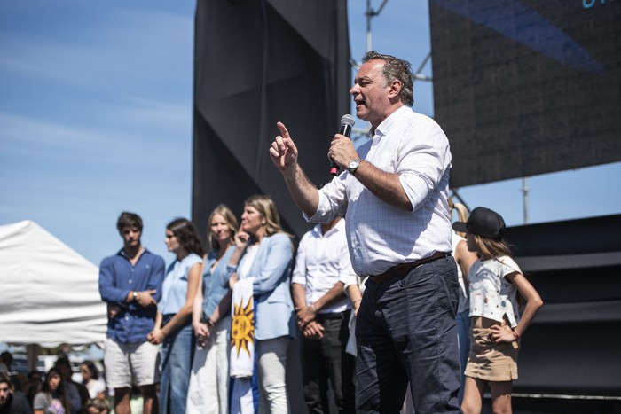 Álvaro Delgado durante el acto de cierre de campaña del Partido Nacional en Montevideo. · Foto: Diego Vila