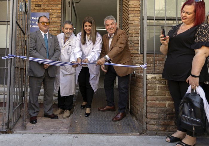 Blauco Rodríguez, Gustavo Rodríguez, Andrea Vaucher y Juan Ramón Blanco en la inauguración de la nueva sede de Obesisdad y Cirugía Bariátrica, este lunes, en el Hospital Maciel. · Foto: Ernesto Ryan