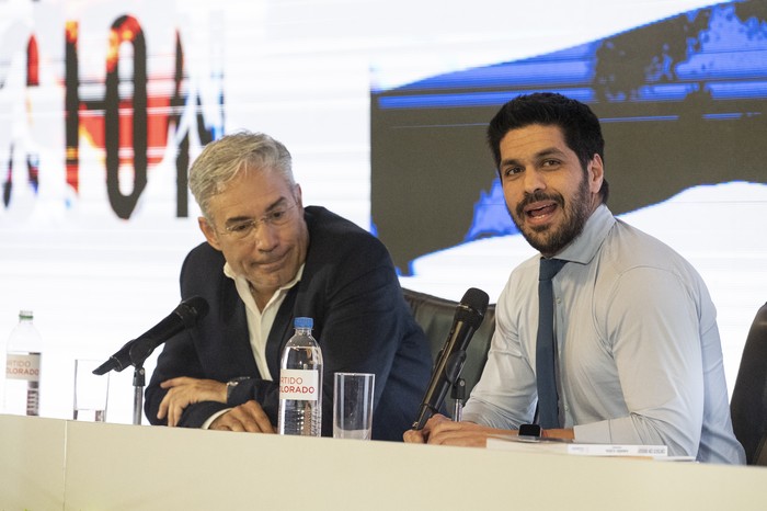 Robert Silva y Andrés Ojeda, este jueves, en la Casa del Partido Colorado. · Foto: Alessandro Maradei