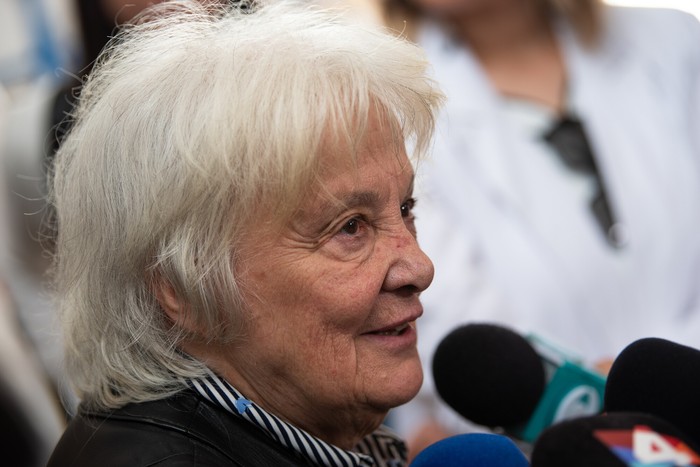 Lucía Topolansky, el 27 de octubre, luego de votar. · Foto: Gianni Schiaffarino