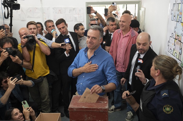 Yamandú Orsi, el 27 de octubre de 2024, en la escuela técnica de Canelones. · Foto: Alessandro Maradei