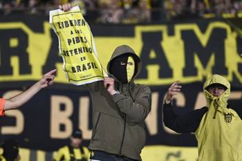 Hinchas de Peñarol (archivo, octubre de 2024). · Foto: Alessandro Maradei