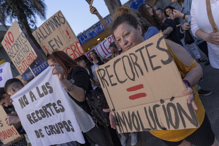 Protesta de familias de estudiantes del Liceo IBO, el 31 de octubre. · Foto: Rodrigo Viera Amaral