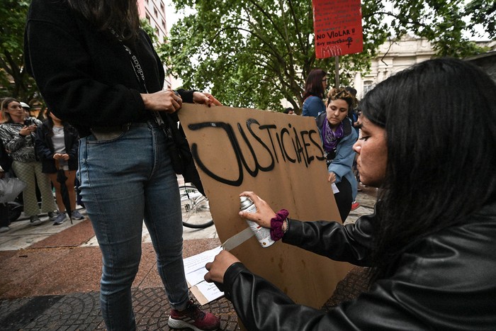 Durante una movilización en la plaza Libertad (archivo, noviembre de 2024). · Foto: Mara Quintero