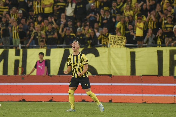 Leonardo Fernández celebra un gol ante Liverpool, por la octava fecha del Torneo Clausura, en el estadio Campeón del Siglo (archivo, noviembre de 2024). · Foto: Gianni Schiaffarino