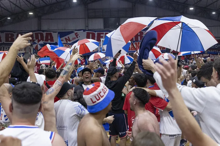 Hinchada de Nacional, en el polideportivo del Gran Parque Central (archivo). · Foto: Rodrigo Viera Amaral