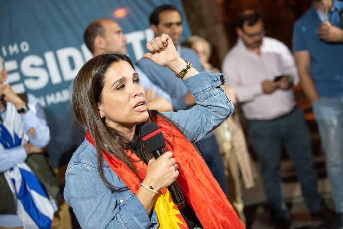 María Eugenia Roselló durante un acto en la plaza Cagancha (archivo, noviembre de 2024). · Foto: Gianni Schiaffarino