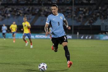 Darwin Núñez. durante un partido por eliminatorias, en el estadio Centenario (archivo, 2024). · Foto: Rodrigo Viera Amaral