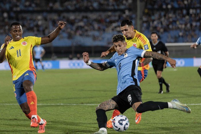 Jhon Arias, de Colombia,Mathías Olivera, de Uruguay, 15 de noviembre de 2024. · Foto: Rodrigo Viera Amaral