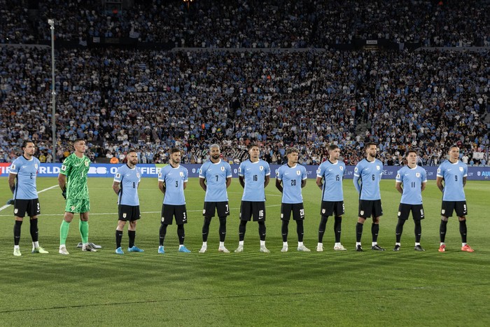 La selección uruguaya, previo al partido ante Colombia por Eliminatorias en el estadio Centenario (archivo, noviembre de 2024). · Foto: Rodrigo Viera Amaral