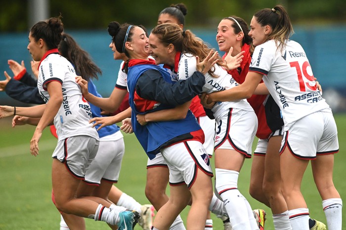 Foto principal del artículo 'Fútbol femenino: se aplazó la definición del campeonato' · Foto: Alessandro Maradei